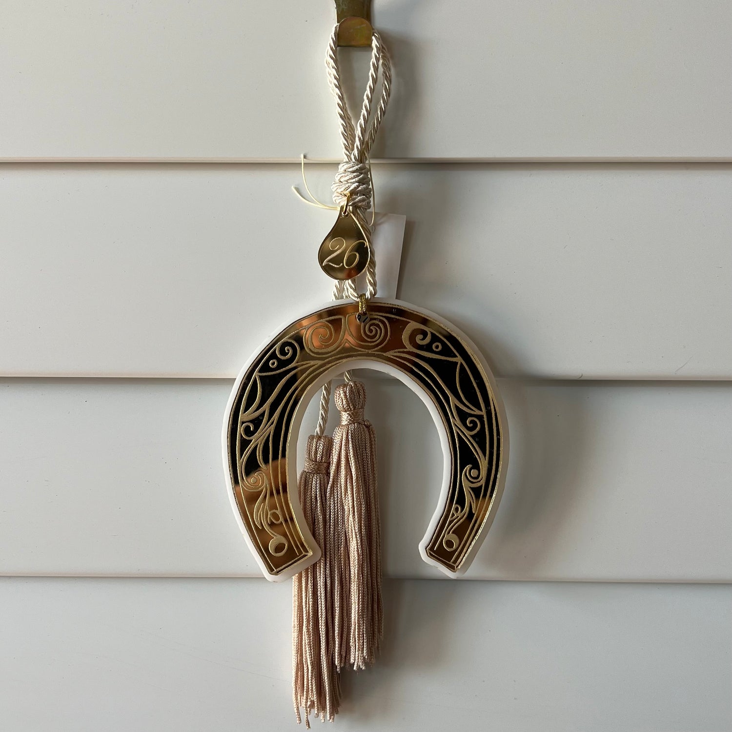 Gouri Horseshoe Plexiglass