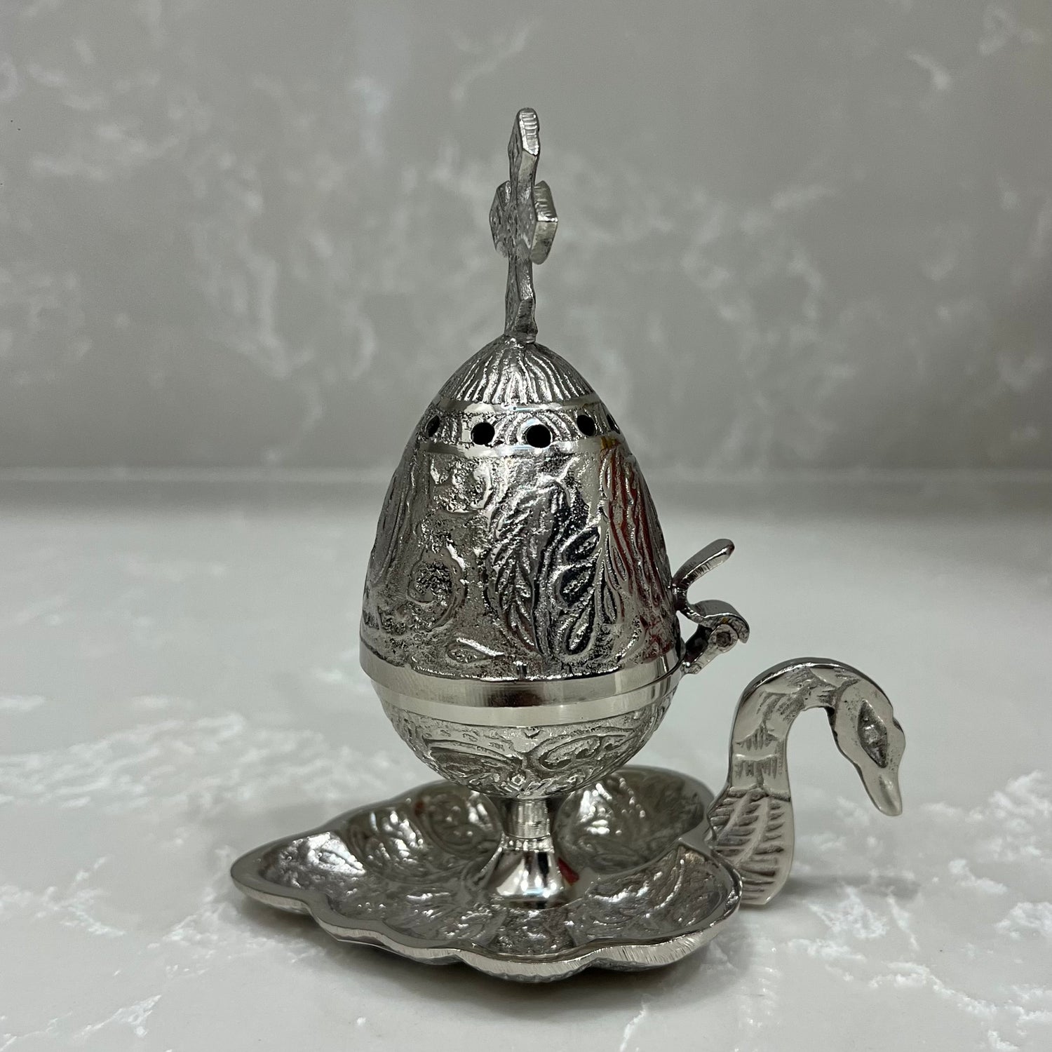 Silver Swan Thimiato